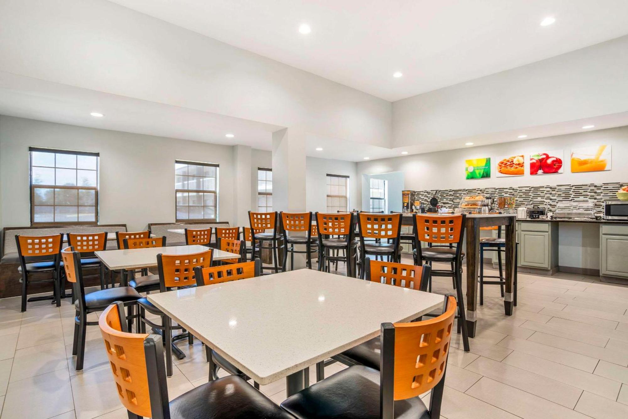 Quality Inn & Conference Center Panama City Bagian luar foto